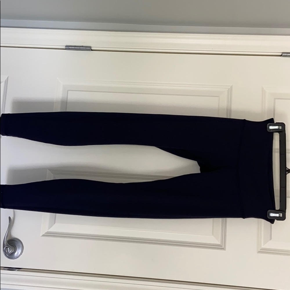 Navy Lululemon Wunder Under leggings